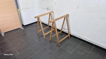 opvouwbare houten schraag is ideaal voor het maken van een w
