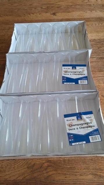 Fluteglazen beschikbaar voor biedingen