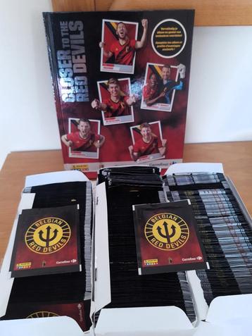 Voetbalalbum Panini ‘’Closer to the Red Devils’’. beschikbaar voor biedingen