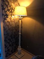 Vloerlamp met 2 lampekappen lichtgroen beige, Ophalen, Gebruikt, Landelijk