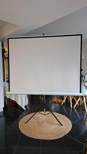 Nieuw verplaatsbaar statiefscherm in de aanbieding beschikbaar voor biedingen