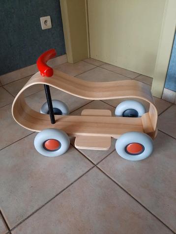 Houten loopfiets. beschikbaar voor biedingen