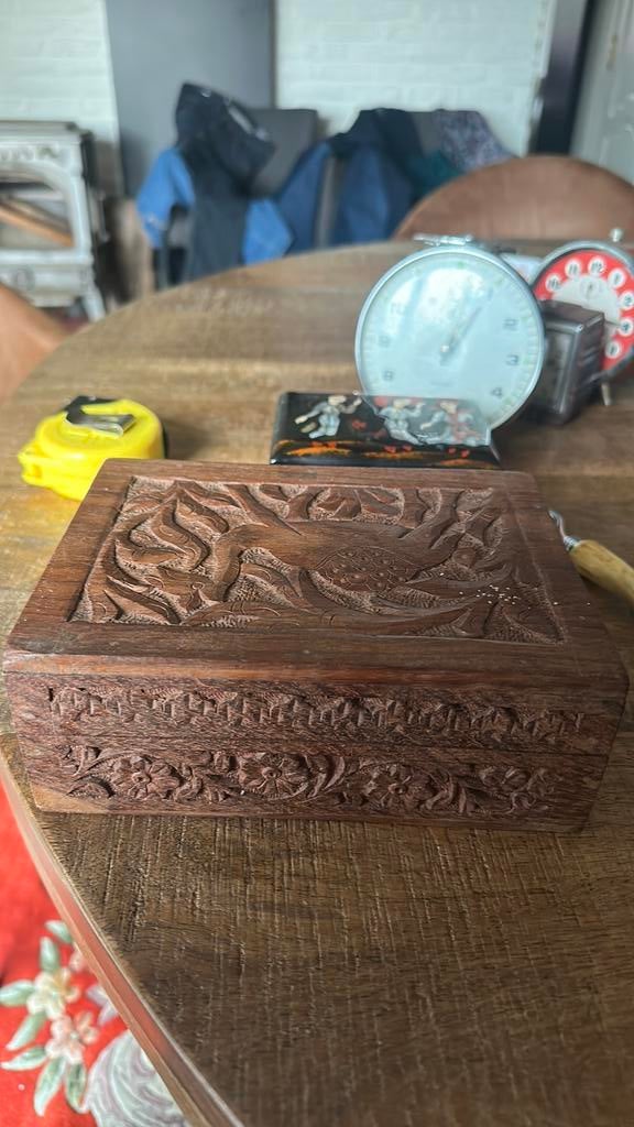 Handgesneden houten doosje, Antiek en Kunst, Ophalen of Verzenden