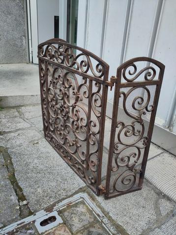 Smeedijzeren firewall in goede staat  beschikbaar voor biedingen