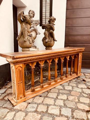 antieke houten communiebank uit kapel. beschikbaar voor biedingen