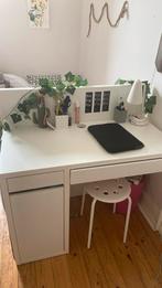 IKEA bureau met wat vlekjes maar in zeer goede staat, Zo goed als nieuw, Bureau