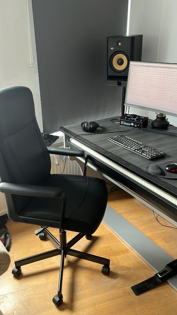 Zaor Studio Desk, Huis en Inrichting, Bureaus, Zo goed als nieuw, Bureau, Met wielen, Ophalen