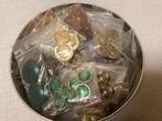Grote doos met assortiment van knopen, Ophalen, Zo goed als nieuw