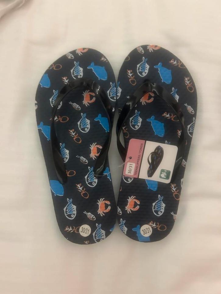 Nieuwe teenslippers voor jongen maat 30-31, Kinderen en Baby's, Kinderkleding | Schoenen en Sokken, Nieuw, Overige typen, Jongen