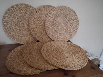6 sous assiettes en rotin. Diamètre 37 cm. beschikbaar voor biedingen