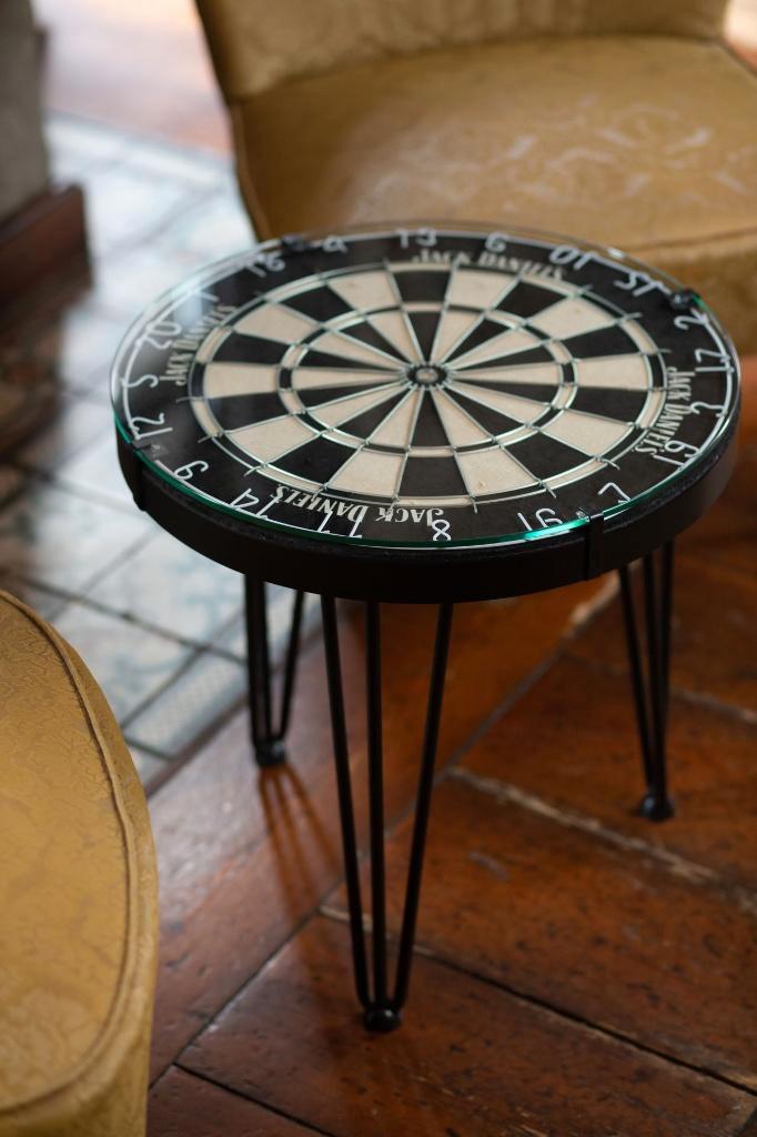 Table d'appoint Whisky — Édition Jack & Daniels, Sports & Fitness, Fléchettes, Neuf, Cible de fléchettes, Enlèvement ou Envoi