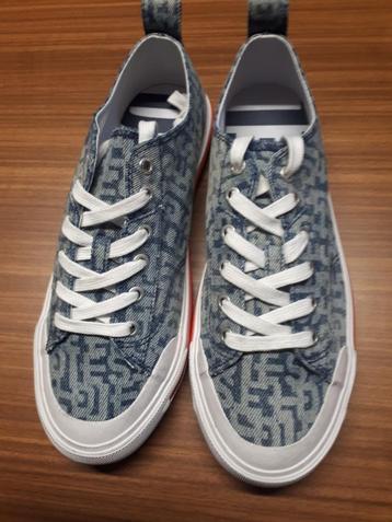 Diesel S-Athos low sneakers Blue ice maat 41 disponible aux enchères