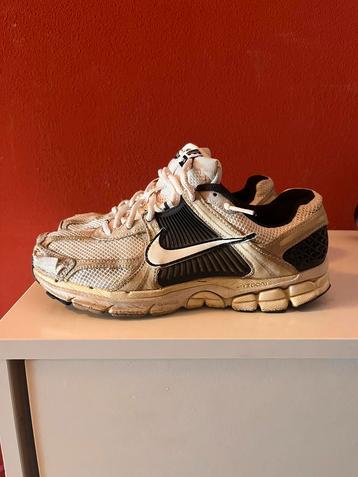 Nike Zoom Vomero 5 beschikbaar voor biedingen