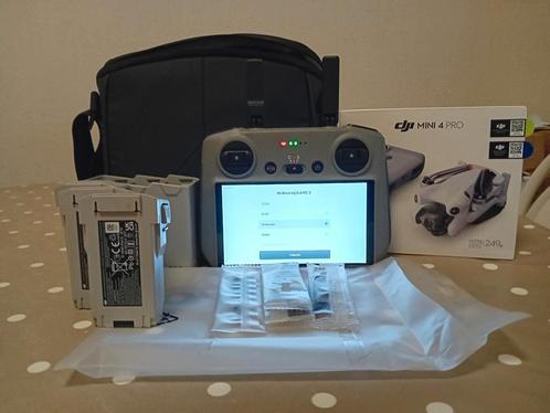DJI Mini 4 pro  Combo Fly more  ( in top conditie ), Hobby en Vrije tijd, Modelbouw | Radiografisch | Helikopters en Quadcopters