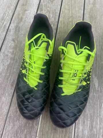 Voetbalschoenen beschikbaar voor biedingen