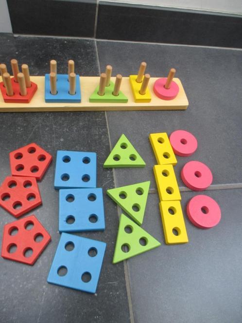 New Classic Toys Houten Geometrische Stapel Vormenpuzzel, Enfants & Bébés, Jouets | Jouets en bois, Comme neuf, Autres types, Enlèvement ou Envoi