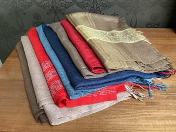 Sjaals diverse kleuren beschikbaar voor biedingen