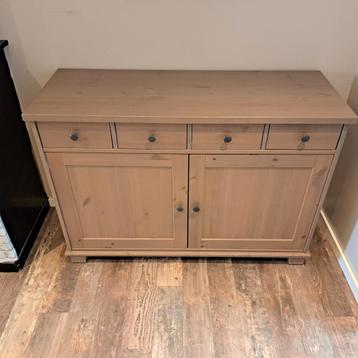 Ikea dressoir in echt hout en in uitstekende staat  beschikbaar voor biedingen