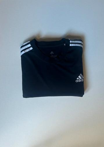 adidas t-shirt beschikbaar voor biedingen