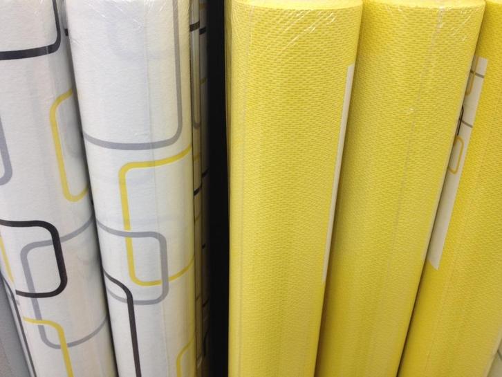 Vliesbehang sunny geel-6 rollen- prijs per rol !!, Huis en Inrichting, Stoffering | Behang, Geel, Ophalen of Verzenden