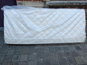 Nagelnieuwe matras mousse 80 x 190  beschikbaar voor biedingen
