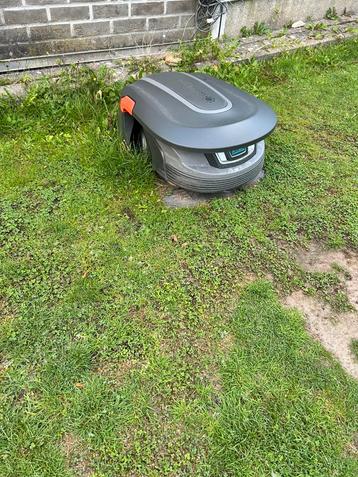 Robotmaaier Gardena r70li garage inclusief. Voor 700m2 tuin. beschikbaar voor biedingen