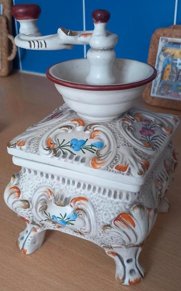 Italiaans porselein Bassano sier koffiemolen beschikbaar voor biedingen