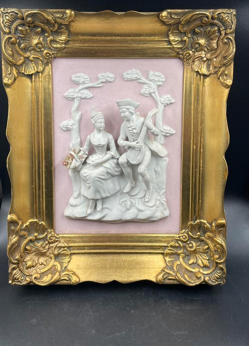 Kader Met Romantische Rococo Scène In Bisque Porselein, Antiquités & Art, Curiosités & Brocante, Enlèvement