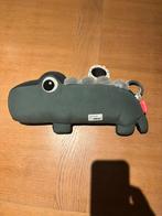 Activiteiten buiklig knuffel done by deer croco, Kinderen en Baby's, Ophalen, Zo goed als nieuw