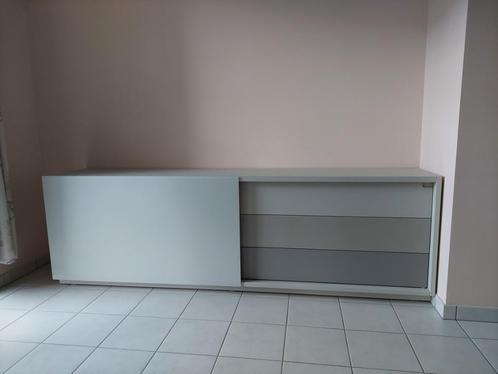 Moderne beige dressoir, Huis en Inrichting, Kasten | Dressoirs, Zo goed als nieuw, 200 cm of meer, 25 tot 50 cm, Met deur(en)