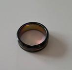 Zwarte stalen ring, binnenkant regenboogkleuren en streep, 20 ou plus grands, Femme ou Homme, Fer ou Acier, Comme neuf