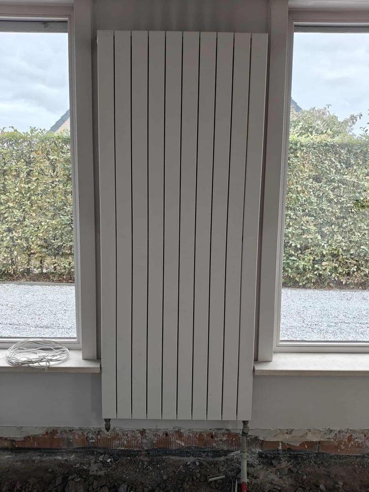 Twee Acova verticale radiators, Doe-het-zelf en Bouw, Verwarming en Radiatoren, Gebruikt, Radiator, 800 watt of meer, 80 cm of meer