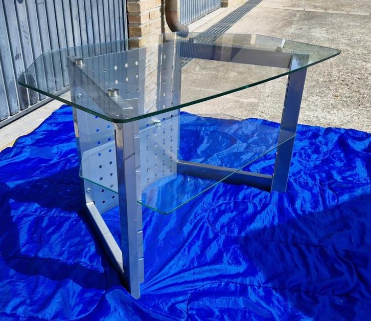 Tafeltje👍Desing en Moderne Look👍TOP👍, Huis en Inrichting, Tafels | Bijzettafels, Zo goed als nieuw, Glas, Ophalen