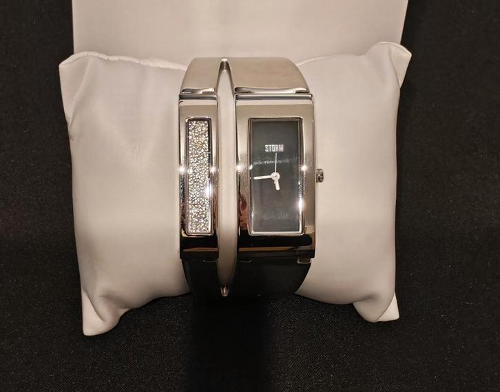 Montre pour femme STORM, Bijoux, Sacs & Beauté, Montres | Femmes, Comme neuf, Montre-bracelet, Autres marques, Avec strass, Enlèvement ou Envoi