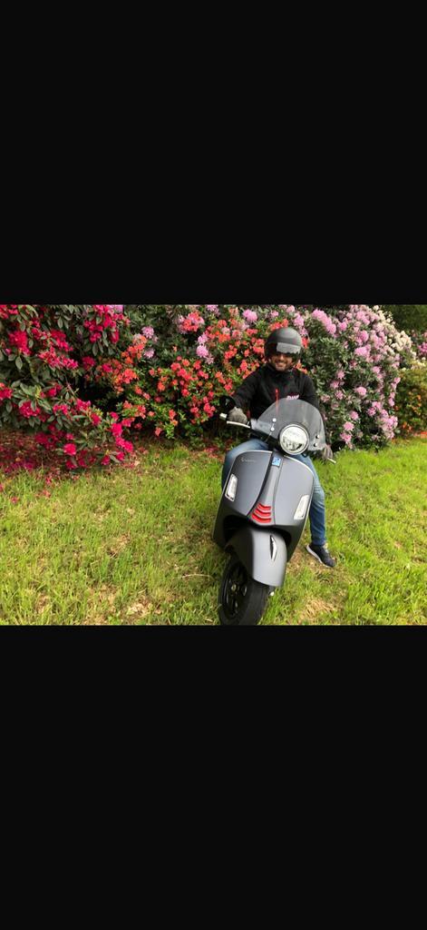 Vespa Gts 125 i get., Fietsen en Brommers, Snorfietsen en Snorscooters, Zo goed als nieuw, Vespa, Ophalen