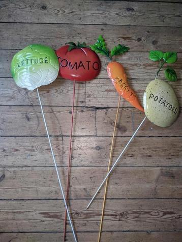 metalen palen voor moestuin: aardappel, tomaat, wortel beschikbaar voor biedingen