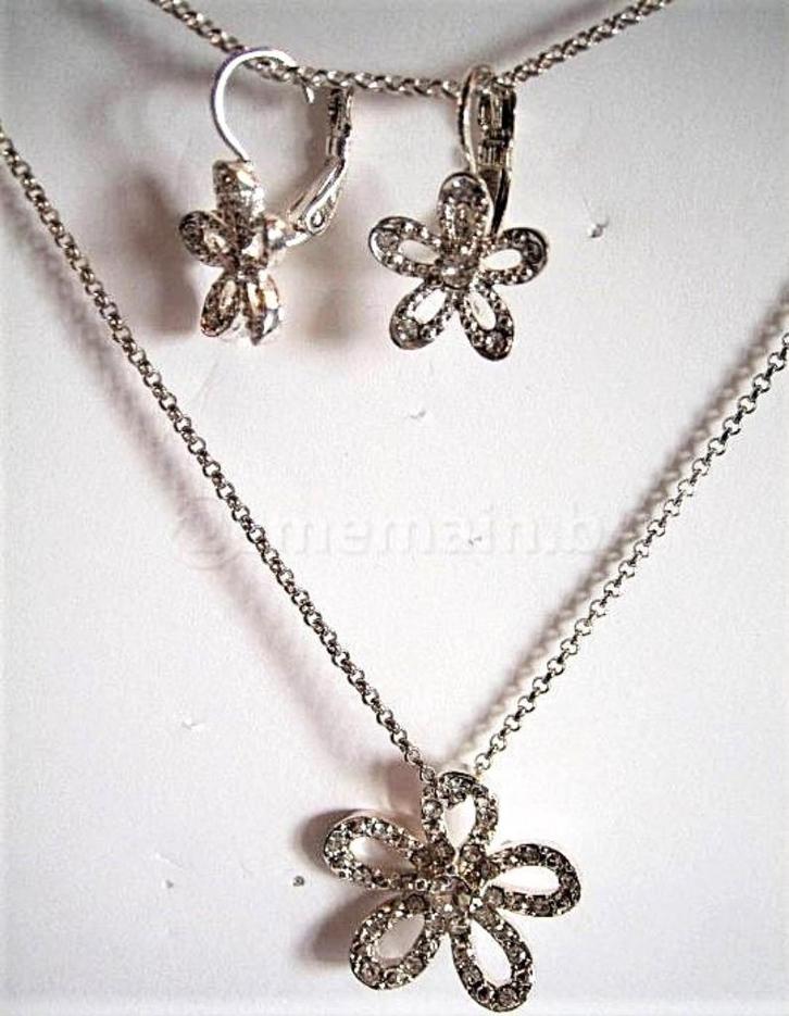 AVON: „Haylee” prachtige fijne set, Handtassen en Accessoires, Kettingen, Nieuw, Zilver, Zilver, Ophalen of Verzenden