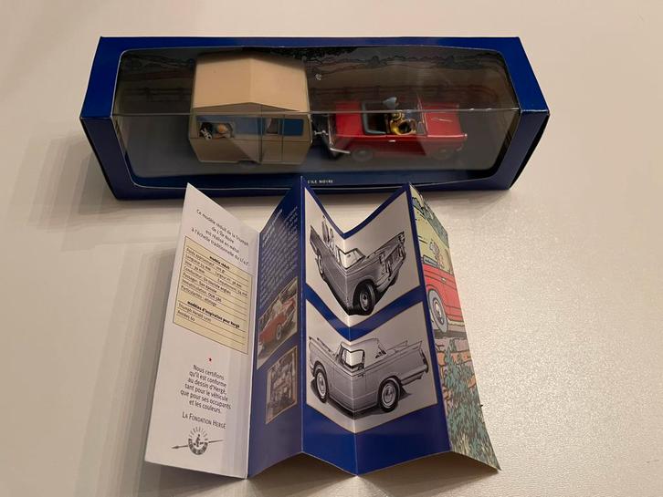 Kuifje De Triumph Herald + Eccles Caravan De zwarte rotsen, Hobby en Vrije tijd, Modelauto's | 1:43, Nieuw, Auto, Overige merken