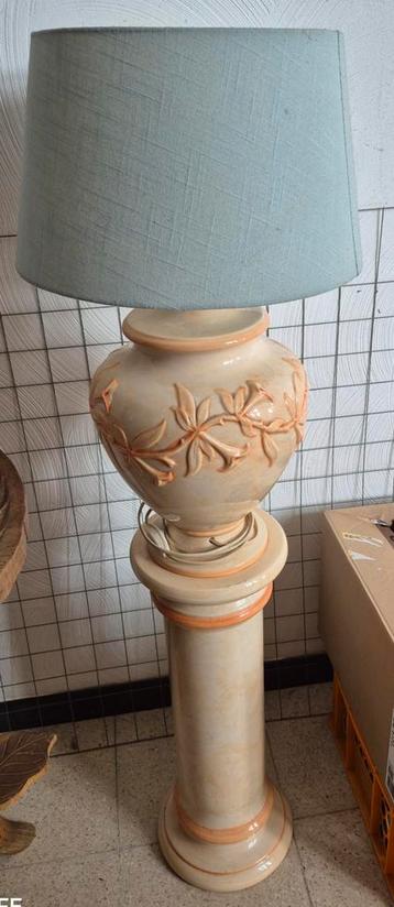 Kolomlamp beschikbaar voor biedingen