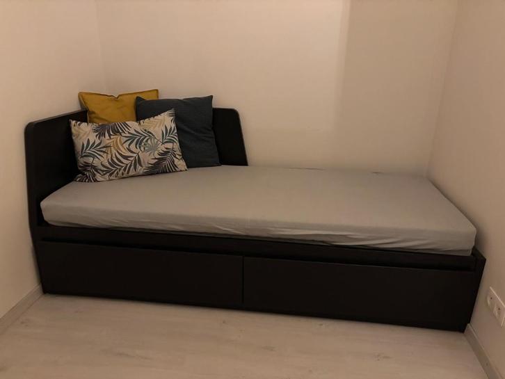 IKEA Flekke bedbank met 2 lades zwart - in uitstekende staat, Huis en Inrichting, Slaapkamer | Bedden, Zo goed als nieuw, Tweepersoons