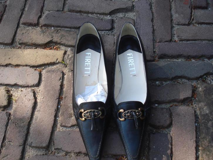 Escarpins Firetti en cuir noir neufs livraison gratuite 40, Vêtements | Femmes, Chaussures, Neuf, Escarpins, Noir, Envoi