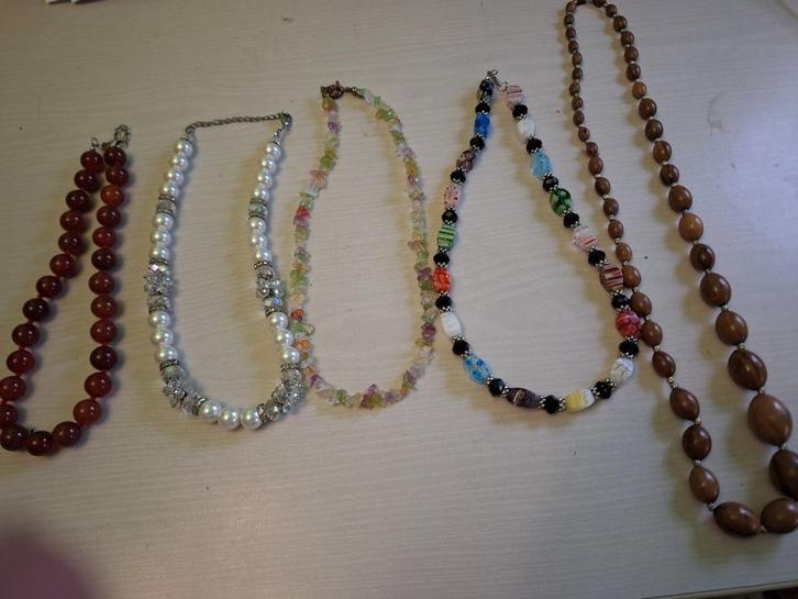 Vijf vintage kralenkettingen, Handtassen en Accessoires, Kettingen, Zo goed als nieuw, Overige materialen, Overige kleuren, Met strass