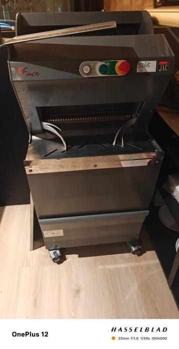 JAC Face Automatisch Broodsnijmachine beschikbaar voor biedingen