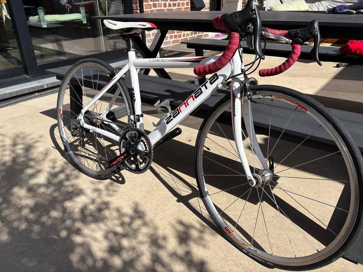 Zannata Z10 26" koersfietsen wit/rood, Fietsen en Brommers, Fietsen | Racefietsen, Zo goed als nieuw, Overige merken, 15 tot 20 versnellingen