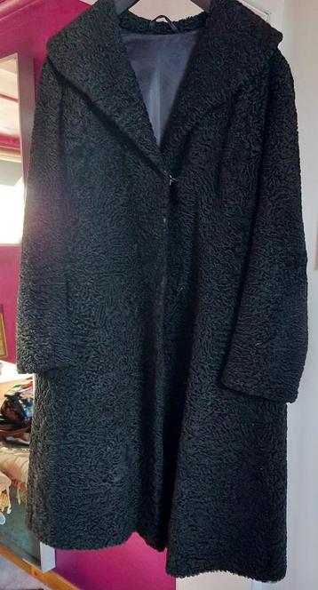 Zwarte Astrakan mantel  beschikbaar voor biedingen