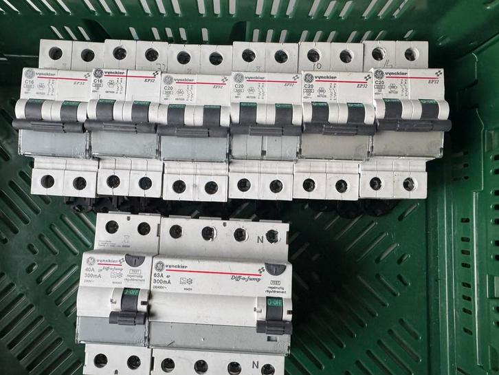 Vynckier / GE automaten + differentieelschakelaars, Hobby en Vrije tijd, Elektronica-componenten, Gebruikt, Ophalen