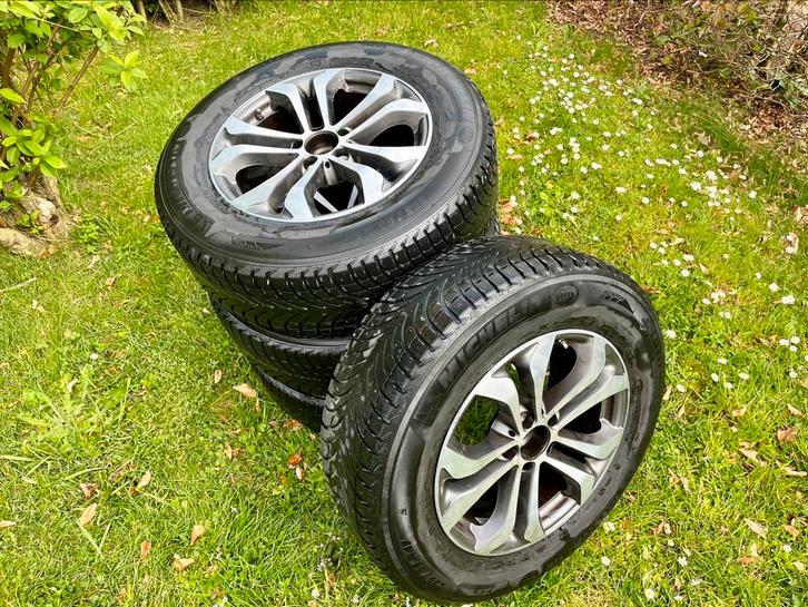 Originele Mercedes velgen + 4 Michelin winterbanden, Auto-onderdelen, Banden en Velgen, Banden en Velgen, 235 mm, Personenwagen