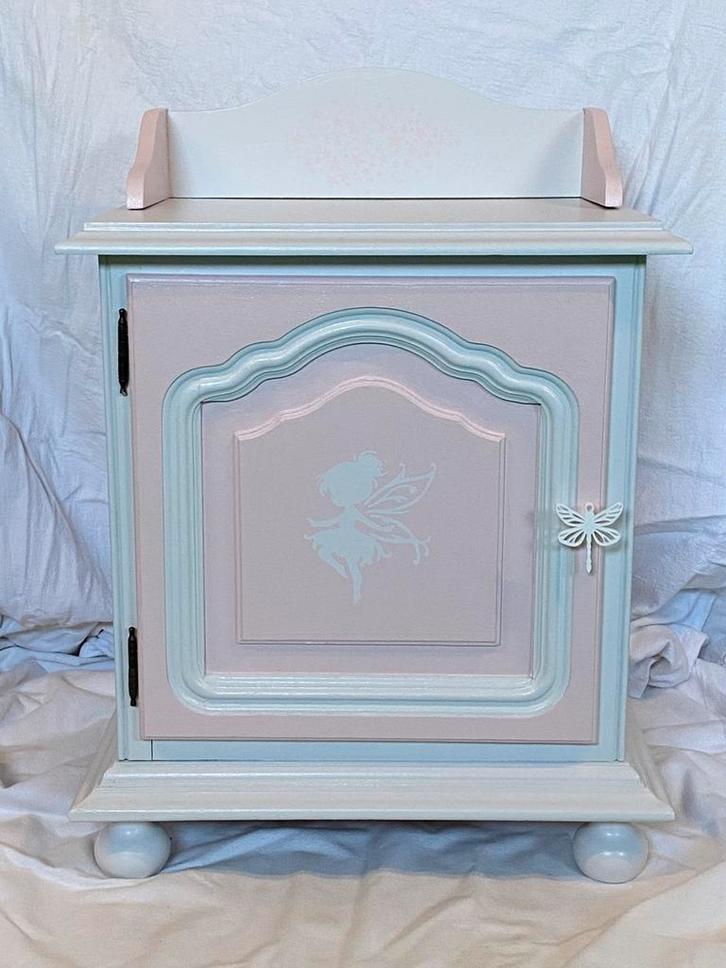 Nachtkastje dinos of elfjes, Huis en Inrichting, Slaapkamer | Nachtkastjes, Zo goed als nieuw, Ophalen