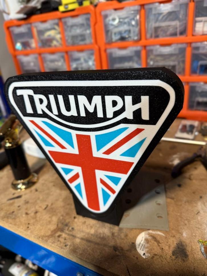 Belle boîte à lumière Triumph avec éclairage LED brillant., Collections, Marques & Objets publicitaires, Neuf, Table lumineuse ou lampe (néon)