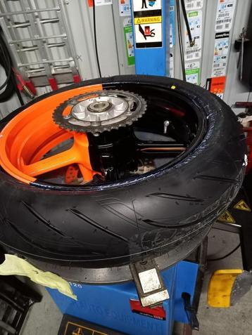 Monteren van uw gebruikte of nieuwe motorbanden die u online beschikbaar voor biedingen